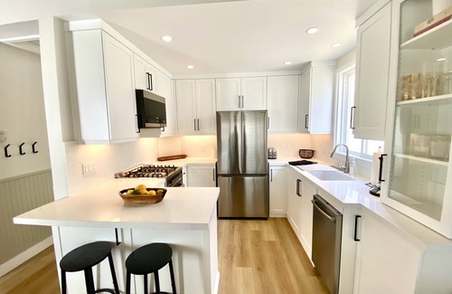 West Newport House | Steps to beach, pier, restaurants and shops. Furnished, monthly rental.