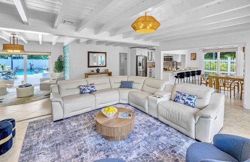 Lauderdale Beach House | Steps to Beach / Heated Pool / Kiwi Key / Residences
