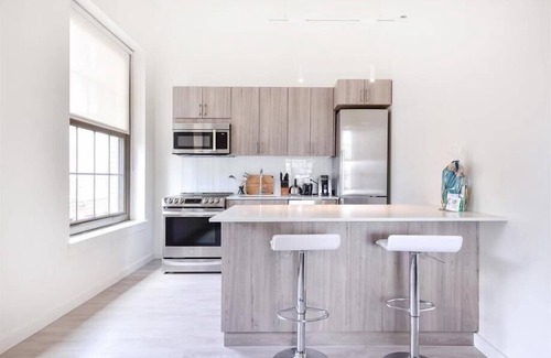 Chinatown Apartment | Steps to Boston Common 2 BR | Full Kitchen