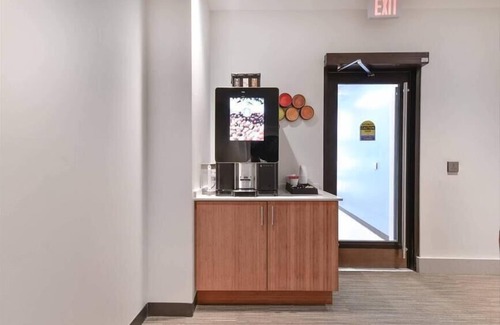 Chinatown Apartment | Steps to Boston Common 2 BR | Full Kitchen