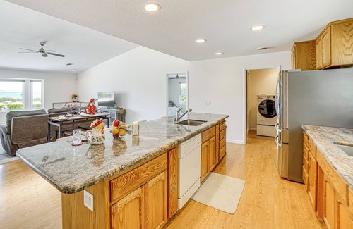Lakeport House | Steps to Clear Lake: Hot Tub Haven in NorCal!