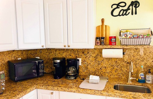 Downtown Fort Lauderdale Cottage | Steps to Las Olas/Newly renovated Key West Style Cottage, deck & Courtyard!