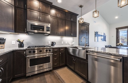 Park City Condo | Steps to Lift: Stay at the WOW Unit: Luxury Mountain View Penthouse: Pool + Spa