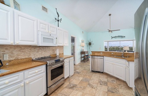 Cape Haze House | Steps to the Beach! 3/2 on South Gulf