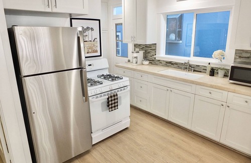 Peninsula House | Steps to the Beach & Alamitos Bay | Long Beach Peninsula