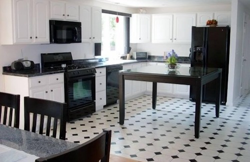 East Falmouth House | Steps to the Beach in East Falmouth, PET FRIENDLY & clubhouse heated pool.