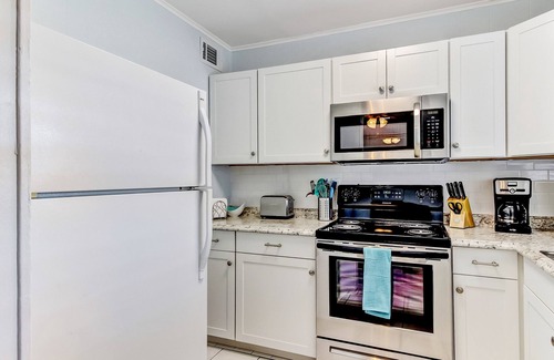 Ocean Cay House | STEPS TO THE SAND! Updated Amelia Island Townhouse Close To Downtown!