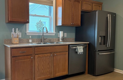 Eastward Look House | Steps to the Sand! Scarborough Beach Retreat 4bd/3ba with A/C - Newly Renovated!