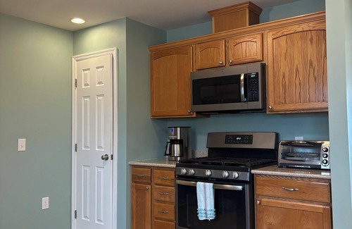 Eastward Look House | Steps to the Sand! Scarborough Beach Retreat 4bd/3ba with A/C - Newly Renovated!