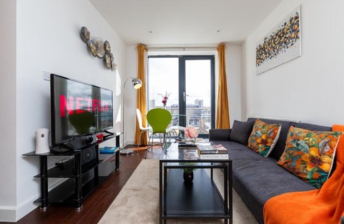 Stevenage Apartment | Stevenage - 2 Bedroom Apartment, Free Wifi & Balcony Upto 5 guests