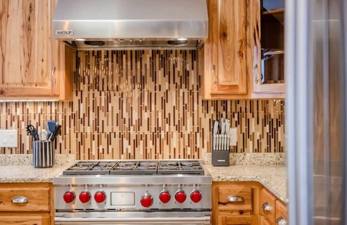 Whiting House | Stevens Point Escape - HUGE 5 bedroom Home