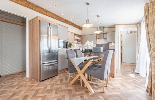 St. Andrews Cottage | Stewarts Resort Lodge 76 - a lodge that sleeps 6 guests in 2 bedrooms