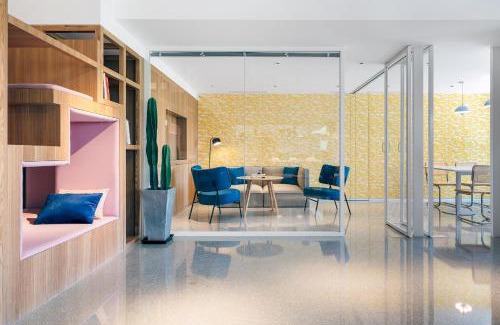 Middle Chaoyang Hotel | Stey 798 Art Zone Hotel