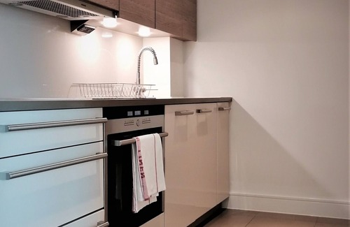 Vauxhall Apartment | Still Life Vauxhall Manhattan One Bedroom Apartment