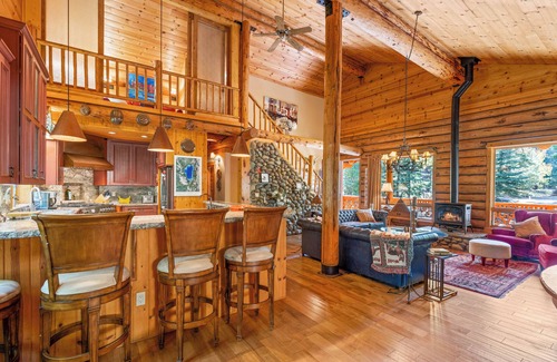 Ponderosa Palisades House | Stillwater - Luxury Truckee 4BR, Pet Friendly w Hot Tub & Sauna