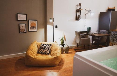 Mitte Apartment | Stilvolles City-Loft mit privatem Whirlpool