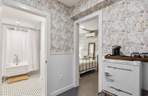 Southwest Coconut Grove Bed & Breakfast | Stirrup House by Pattio