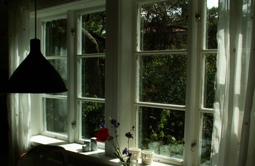 Dalaro Cabin | Stockholm archipelago, lakeside cottage with all the convenience and garden