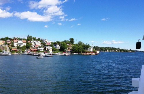 Dalaro Cabin | Stockholm archipelago, lakeside cottage with all the convenience and garden