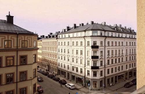 Norrmalm Apartment | Stockholm City Chic-1-bedroom Loft for 3
