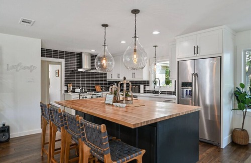 College Station House | Stockland Turkey Creek ~ An Athlete's Escape!