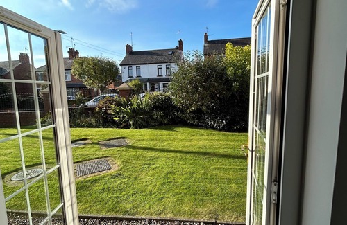 Belfast Apartment | Stockmans Stay, Belfast. Beautiful 2 bedroom garden apartment