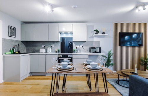 Offerton House | Stockport | Parking | Sleeps 5