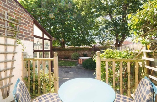 Gosport House | Stoke Villas - a house that sleeps 17 guests in 5 bedrooms