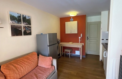 Cap Esterel Apartment | Stone and vacation apartment with covered parking space and pool access.