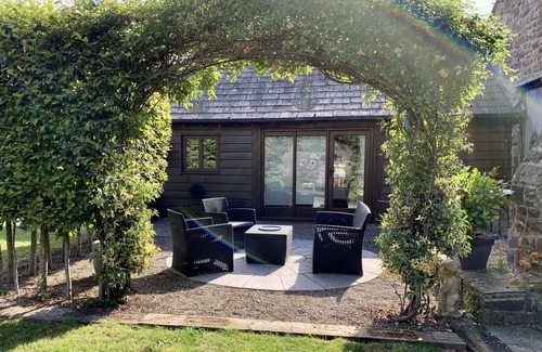 Saint Briavels Apartment | Stone-built, modernised, well-equipped courtyard studio in village location