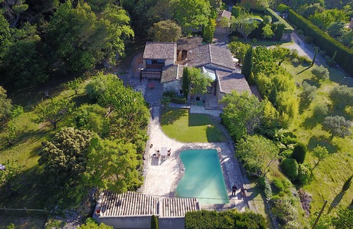 La Roque-sur-Pernes House | Stone, calm and comfort on 5000 m2 of land.