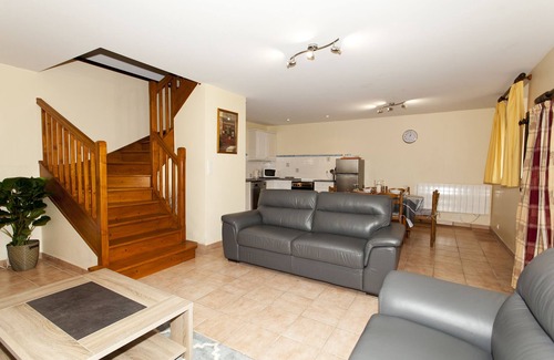 Guegon Cottage | Stone cottage in peaceful location, private covered pool near Josselin.