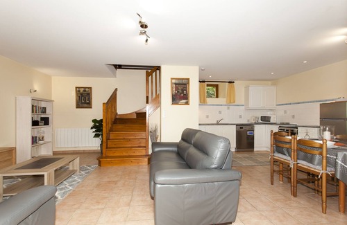 Guegon Cottage | Stone cottage in peaceful location, private covered pool near Josselin.