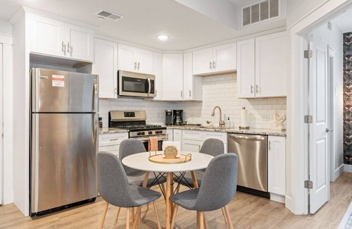 Traverse City Condo | Stone & Flora 2BR Condo Near Downtown and Bay