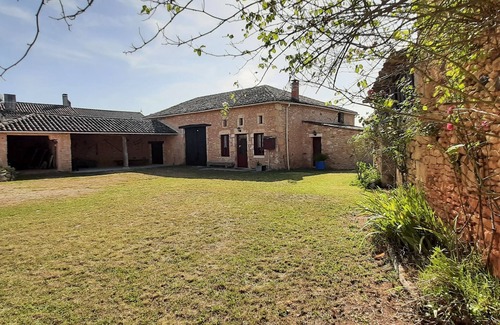 Blanquefort-sur-Briolance House | Stone holiday house