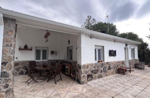 Uceda House | Stone Garden, Casa en plena naturaleza
