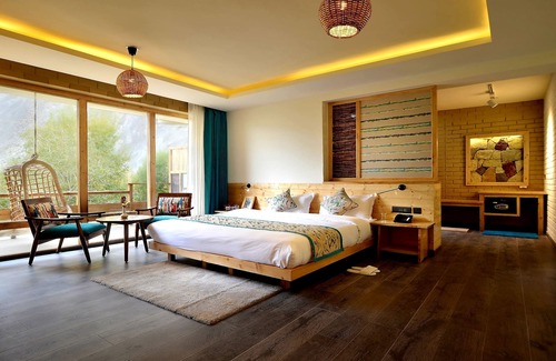 Hunder Hotel | Stone Hedge Hotel - Hunder