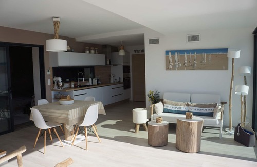 Pianotolli-Caldarello House | Stone house with panoramic views over the bay of Figari, outdoor spa