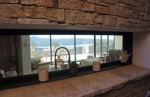 Pianotolli-Caldarello House | Stone house with panoramic views over the bay of Figari, outdoor spa