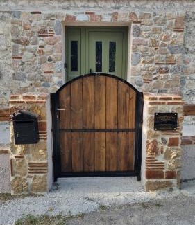 Aliartos Ski Chalet | Stone House - Πέτρινο Σαλέ