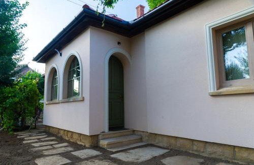 Targu Secuiesc Apartment | Stone House