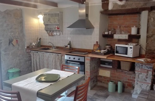 Boveglio Apartment | Stone Rustico with garden in ancient village, Tuscany Exclusive whirlpool
