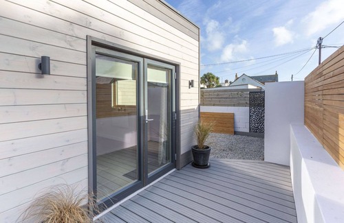 Bude Apartment | Stone's Throw Apartment - 3 min walk to the beach Bude Cornwall