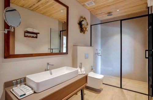 Hireguthi Hotel | Stone Wood Nature Resort