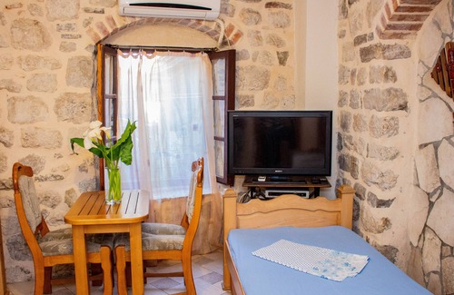 Kotor Old Town Apartment | Stone&wood studio for 3 persons in Old Town