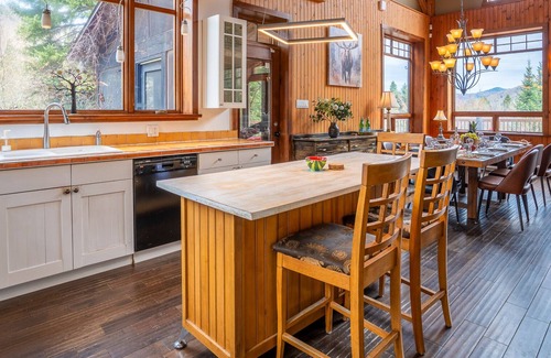 Stoneham-et-Tewkesbury Cottage | Stoneham's St-Évasion/25 min from Quebec - SPA for 9 - Billiards - Waterfront