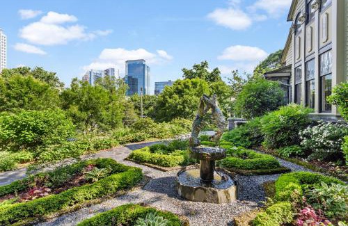 Midtown Hotel | Stonehurst Place Bed & Breakfast