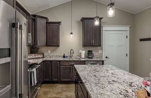 Wasilla Cottage | Stoneridge Place Cottage #2 - Vacation or Executive Retreat 2BR 2BA Garage!