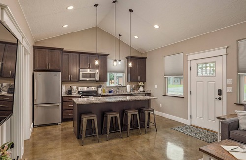 Wasilla Cottage | Stoneridge Place Cottage #4 - Vacation or Executive Retreat 1Br 1Ba Garage!