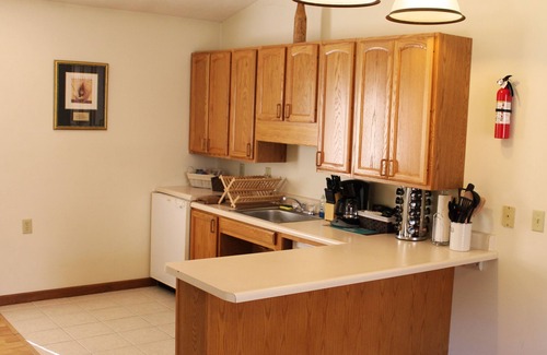 Makanda Cabin | Stones Throw from Giant City Park, Wineries, Hiking, Biking, Hunting and more.